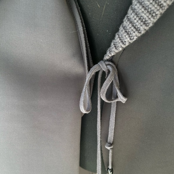 Venus Beautiful Blazer Jacket with Sweater detail on Neck & Sleeves. Size M - Picture 6 of 6